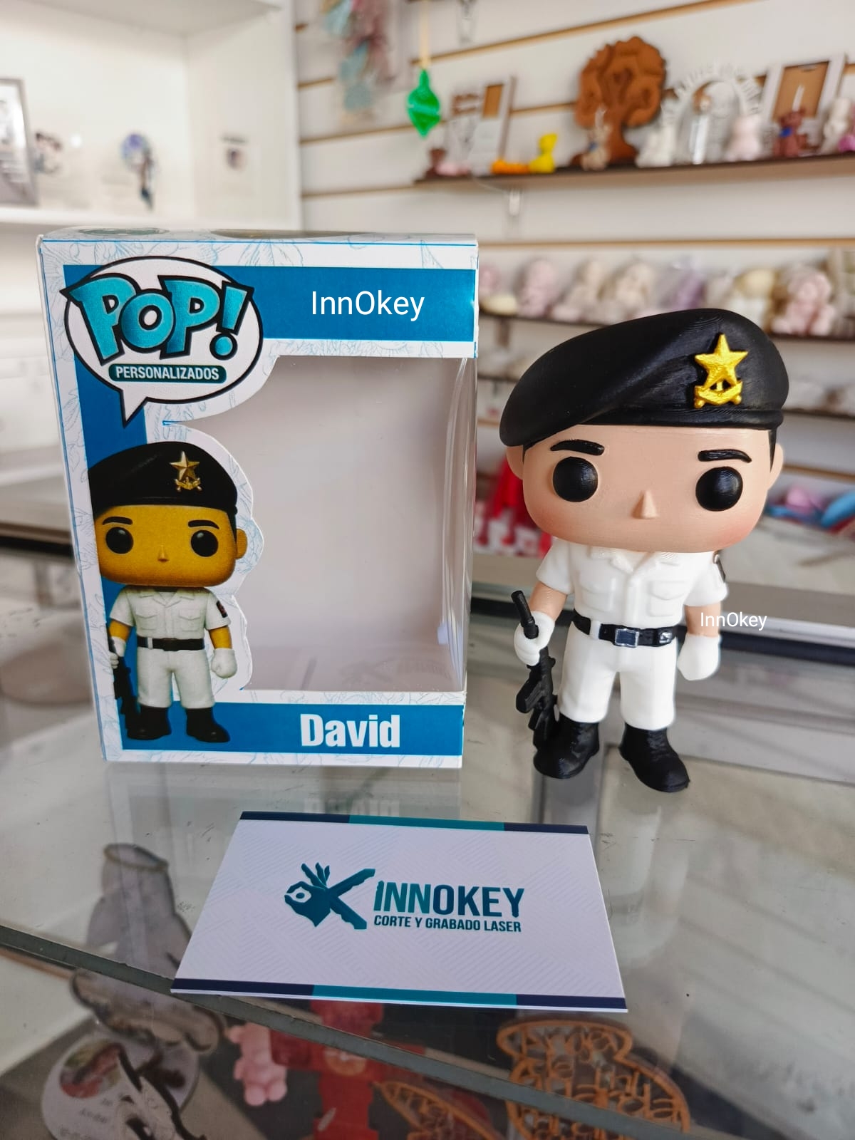 Figura 3D personalizada – Uniforme militar