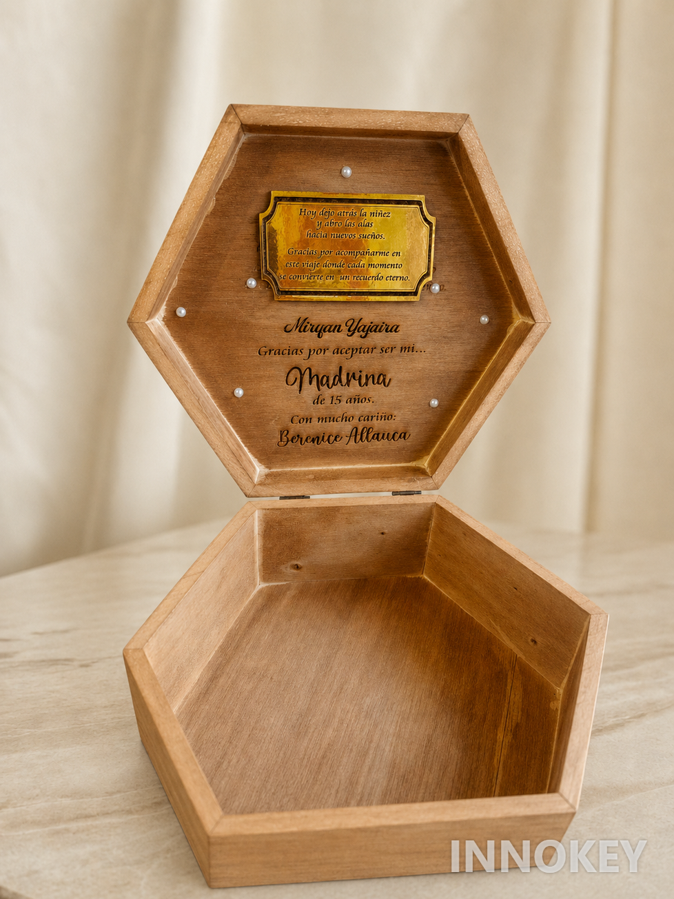 Caja hexagonal personalizada para madrina de quince años