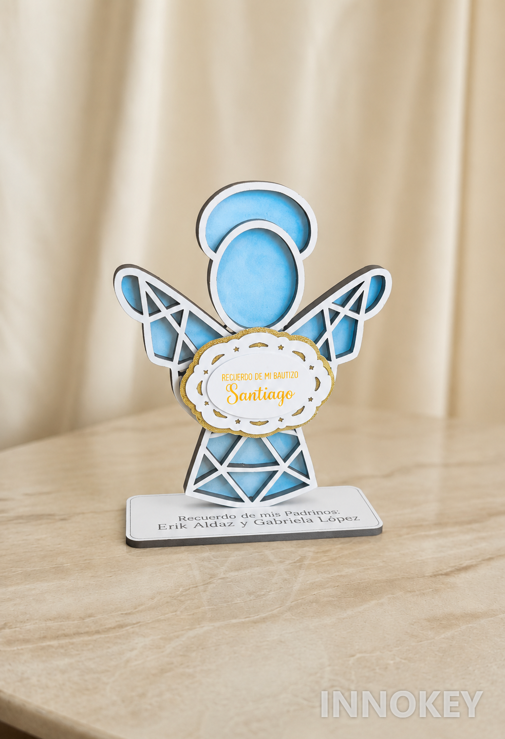 Recuerdo de bautizo personalizado en forma de ángel